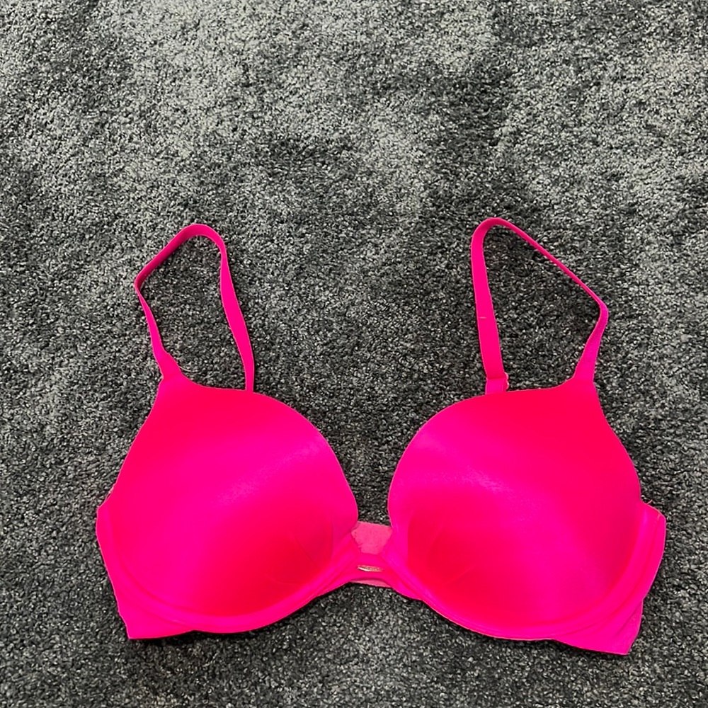 Victoria’s Secret Fabulous plunge Bra
